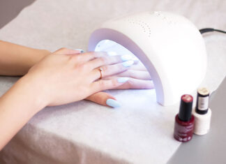 Paznokcie w złotych odcieniach, czyli manicure na tegoroczną jesień jak zrobić hybrydę