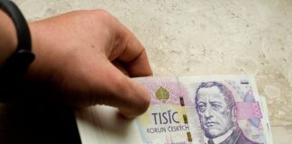 Ile trzeba pracować żeby dostać coś na raty?