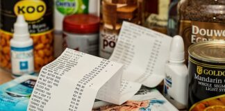 Ile zarabia kasjer sprzedawca w Dino?