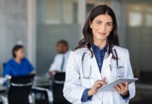 Medycyna Estetyczna – Co To Jest I Jakie Oferuje Możliwości Poprawy Urody lekarz